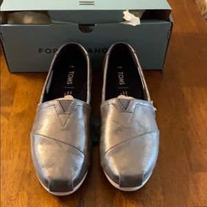Toms classic shoe BNIB size 7